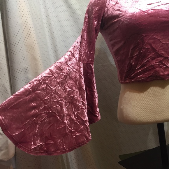 Tops - New crop top Crushed velvet bell sleeved S/M